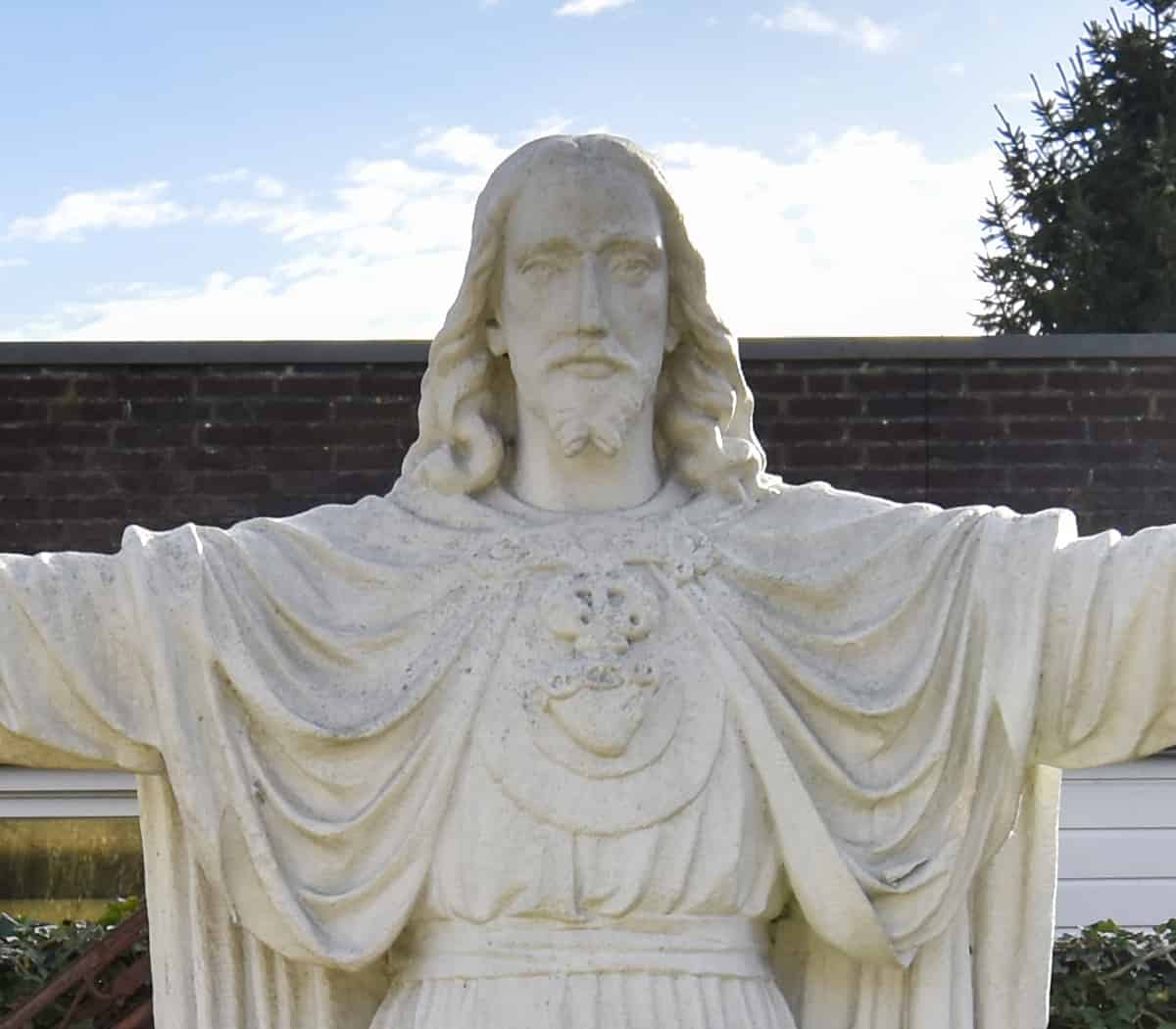 Stenen-beeld-Jezus