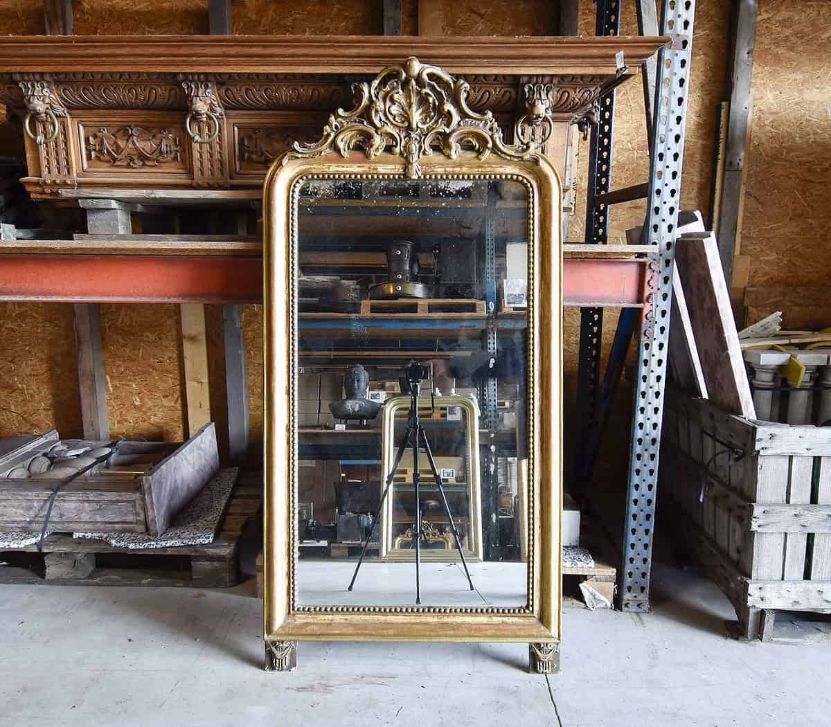 Antieke-kuifspiegel-met-schelpen