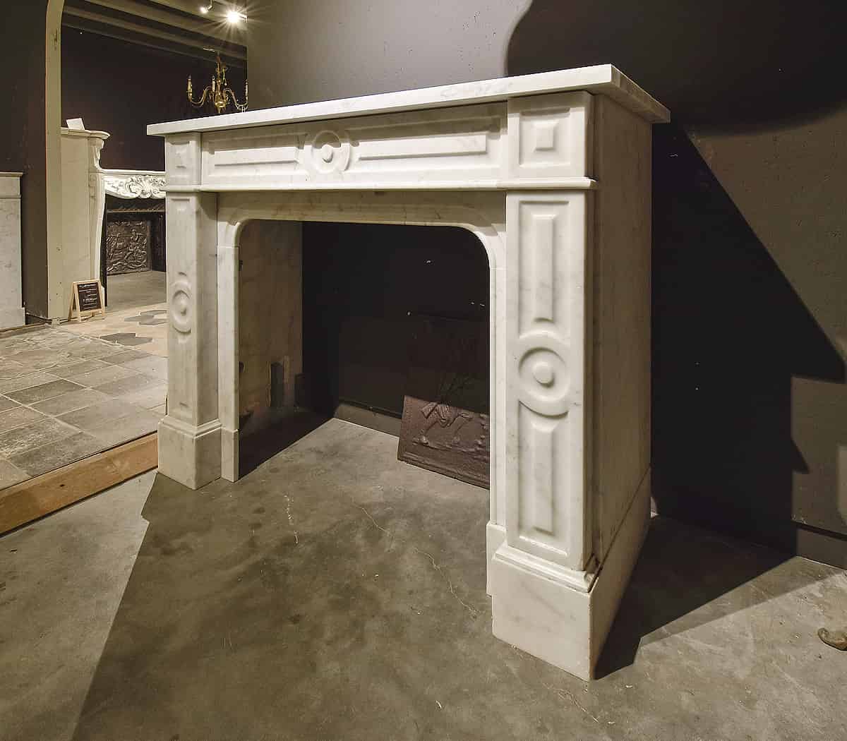 Wit-marmeren-ombouwschouw