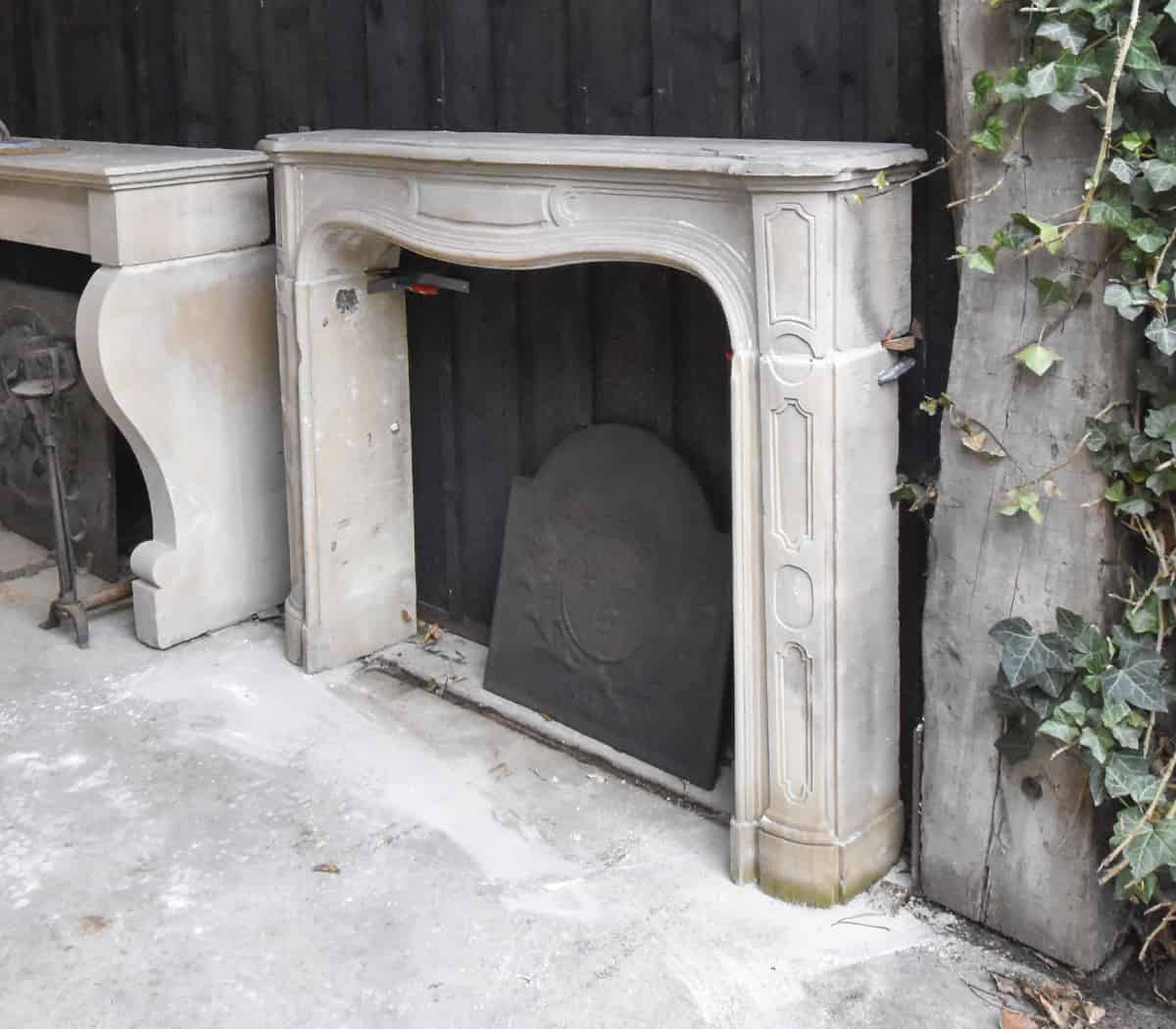 Zandstenen-voorzetschouw