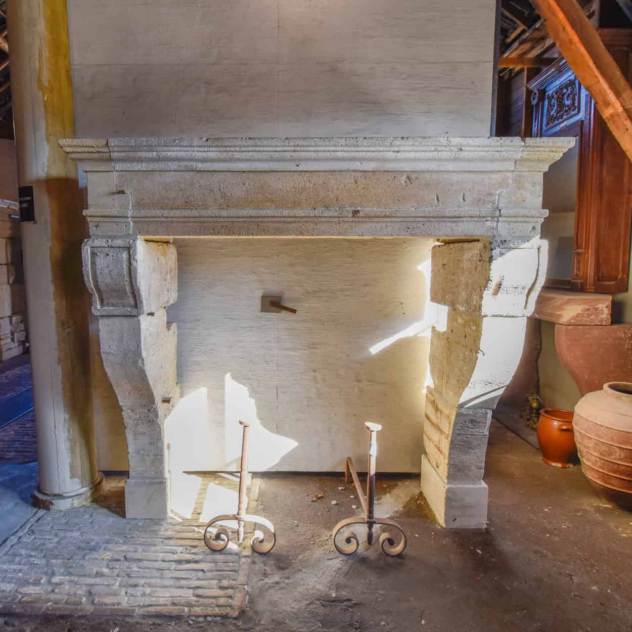 Antieke-zandstenen-ombouwschouw