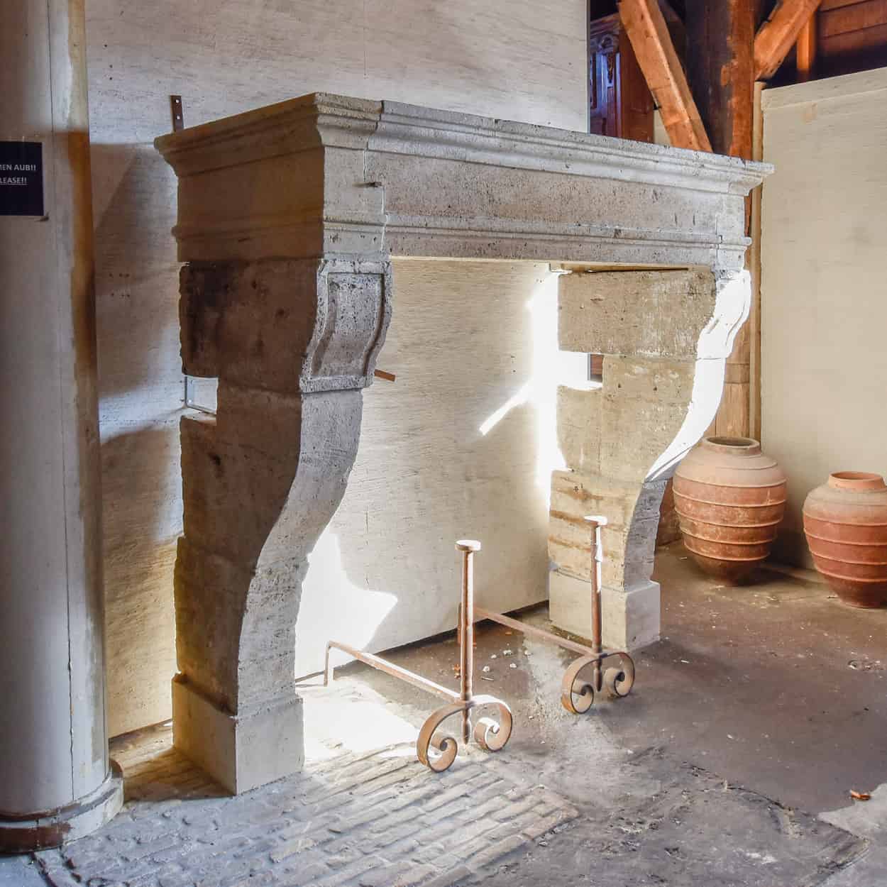 Antieke-zandstenen-ombouwschouw