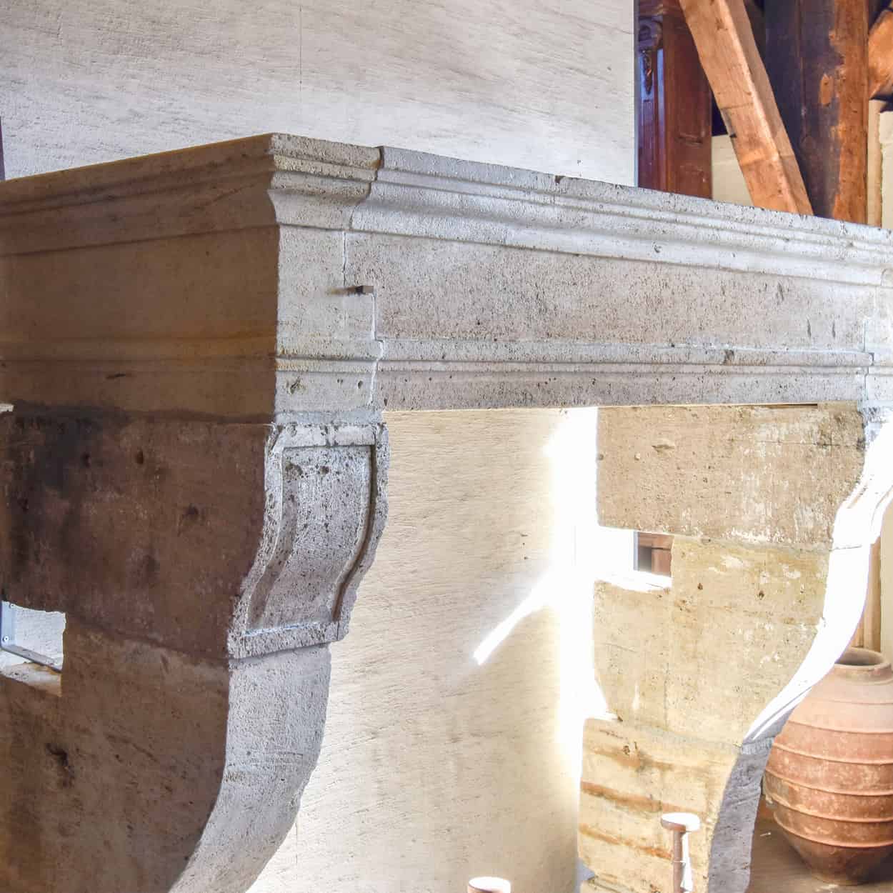 Antieke-zandstenen-ombouwschouw