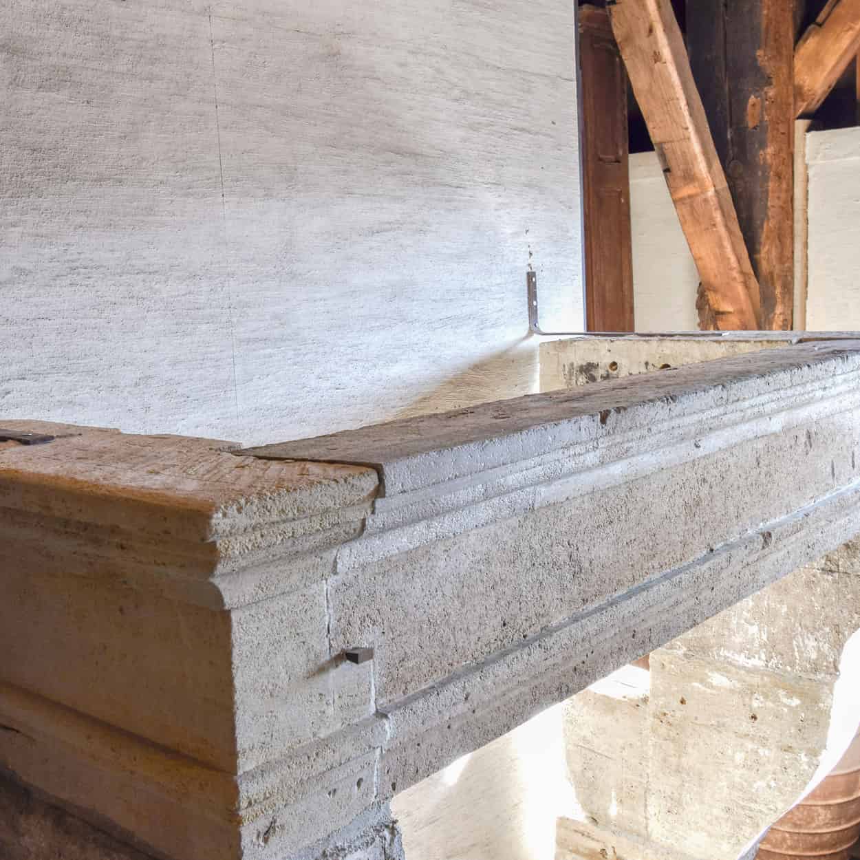 Antieke-zandstenen-ombouwschouw