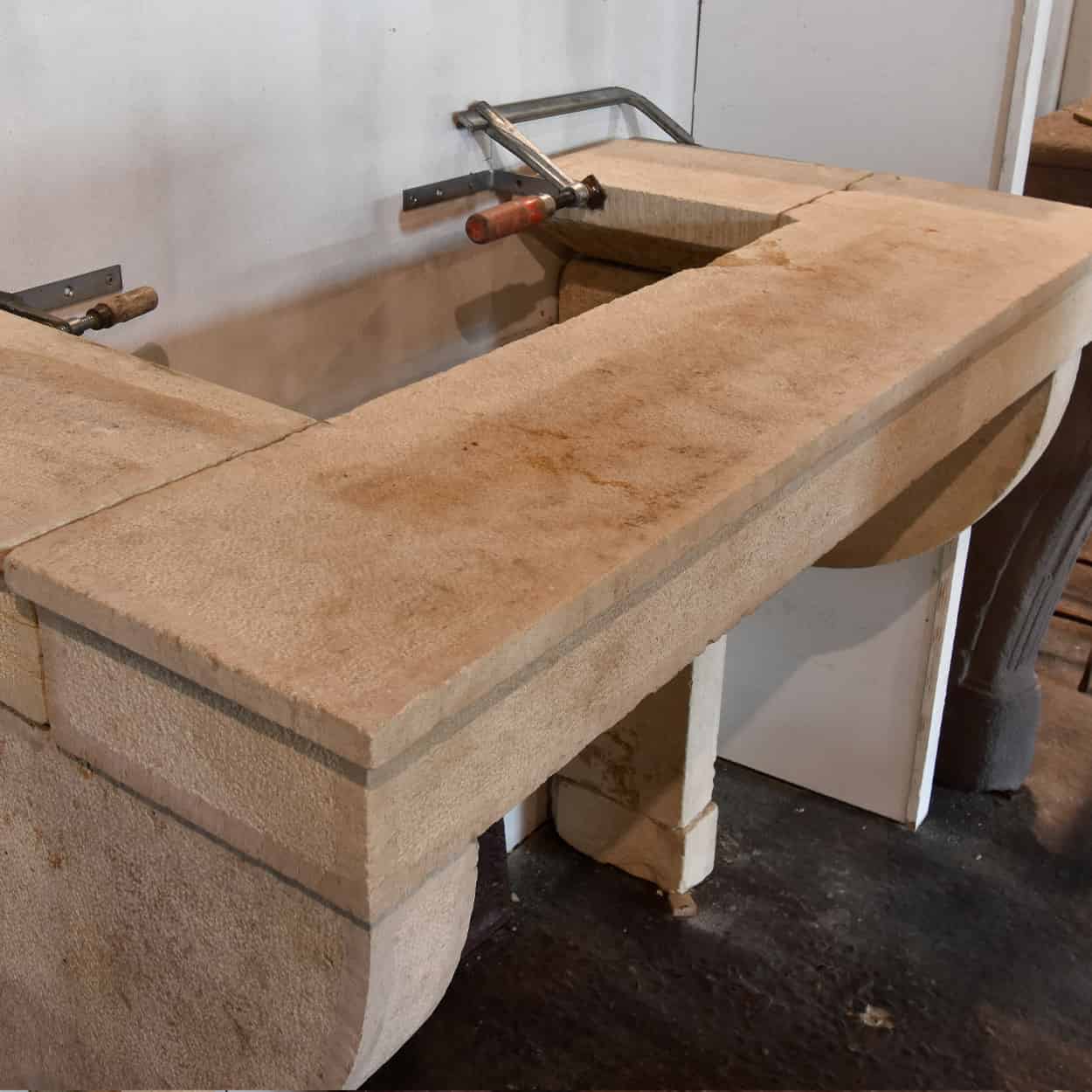 Zandstenen-ombouwschouw