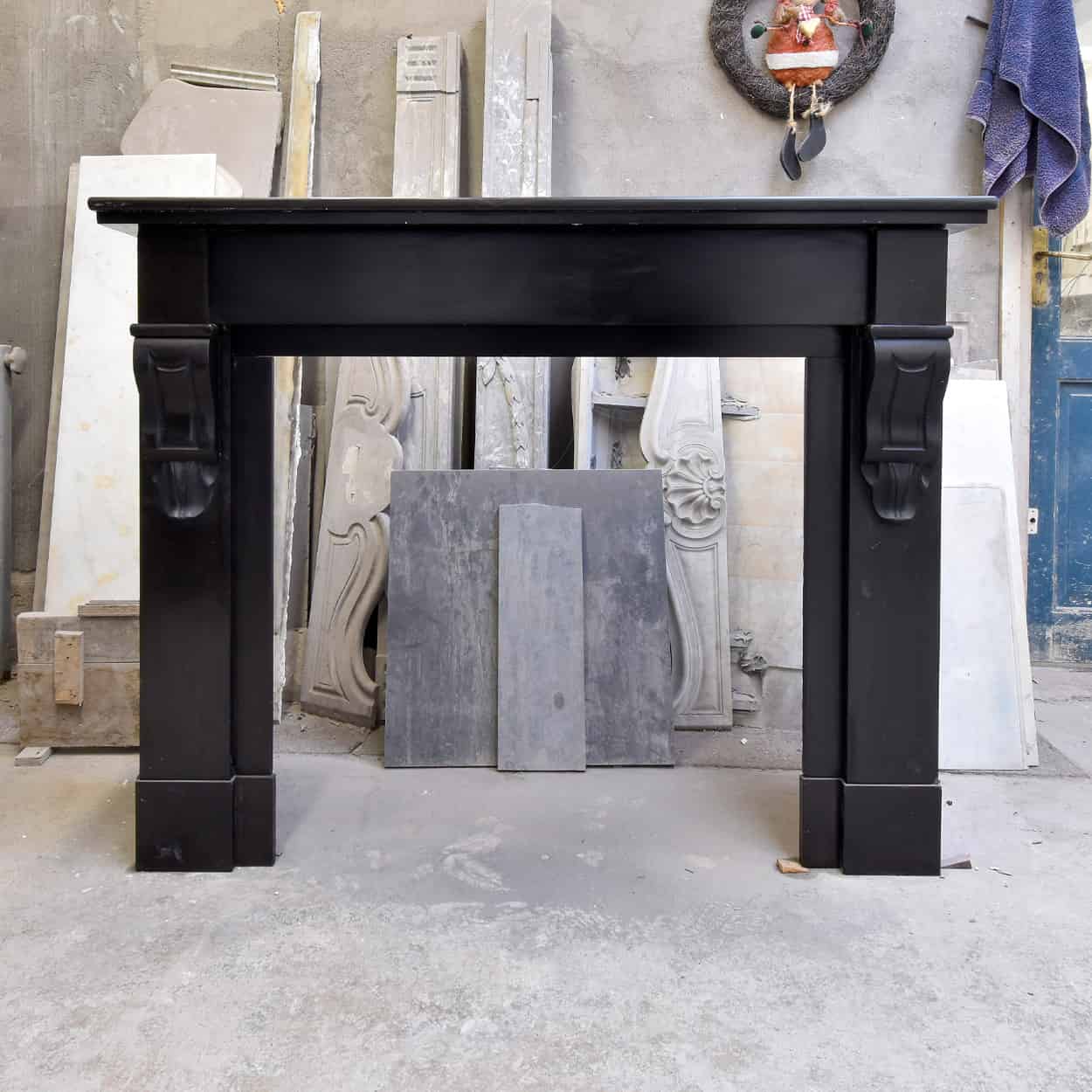Zwart-marmeren-modillion-voorzetschouw