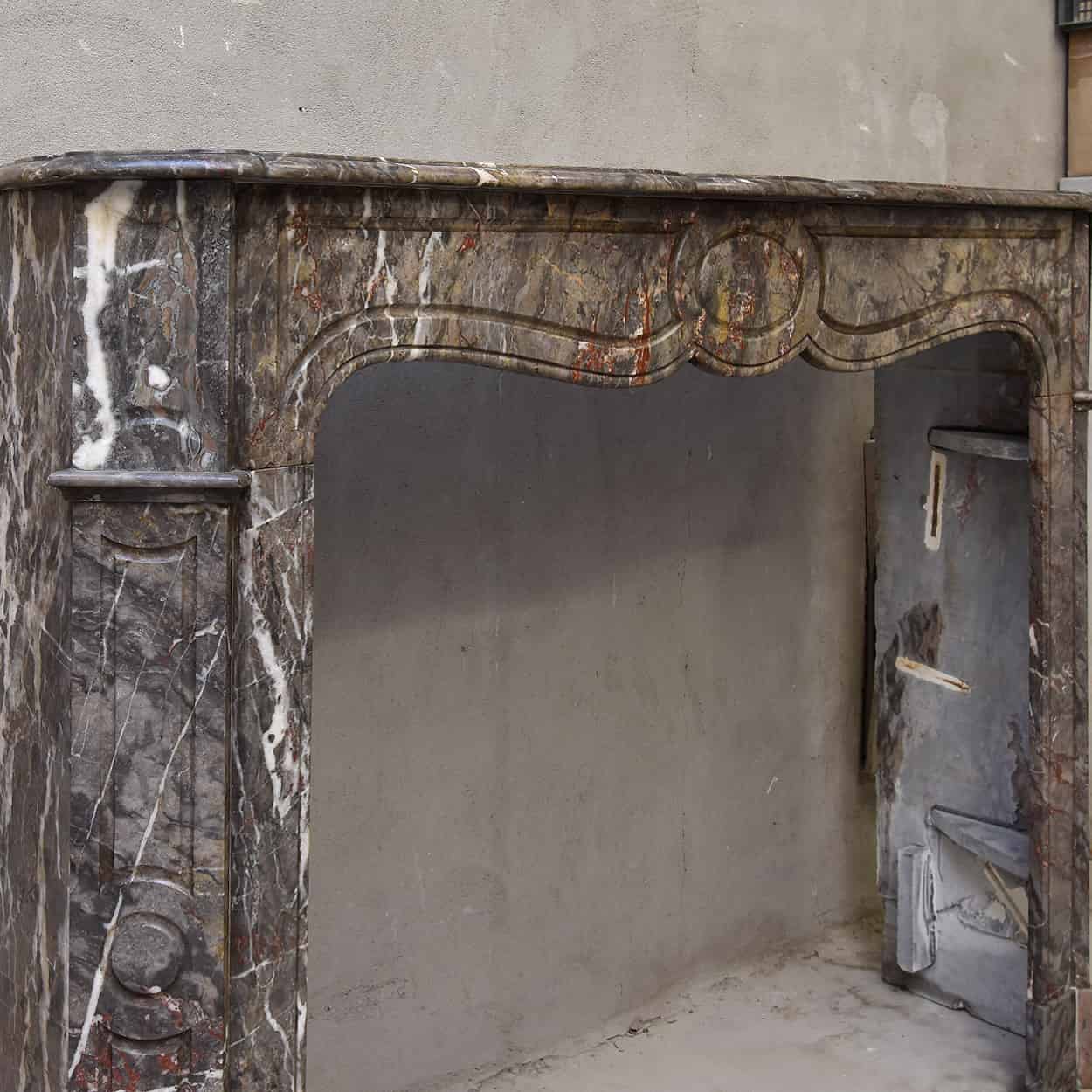 Marmeren-Pompadour-voorzetschouw