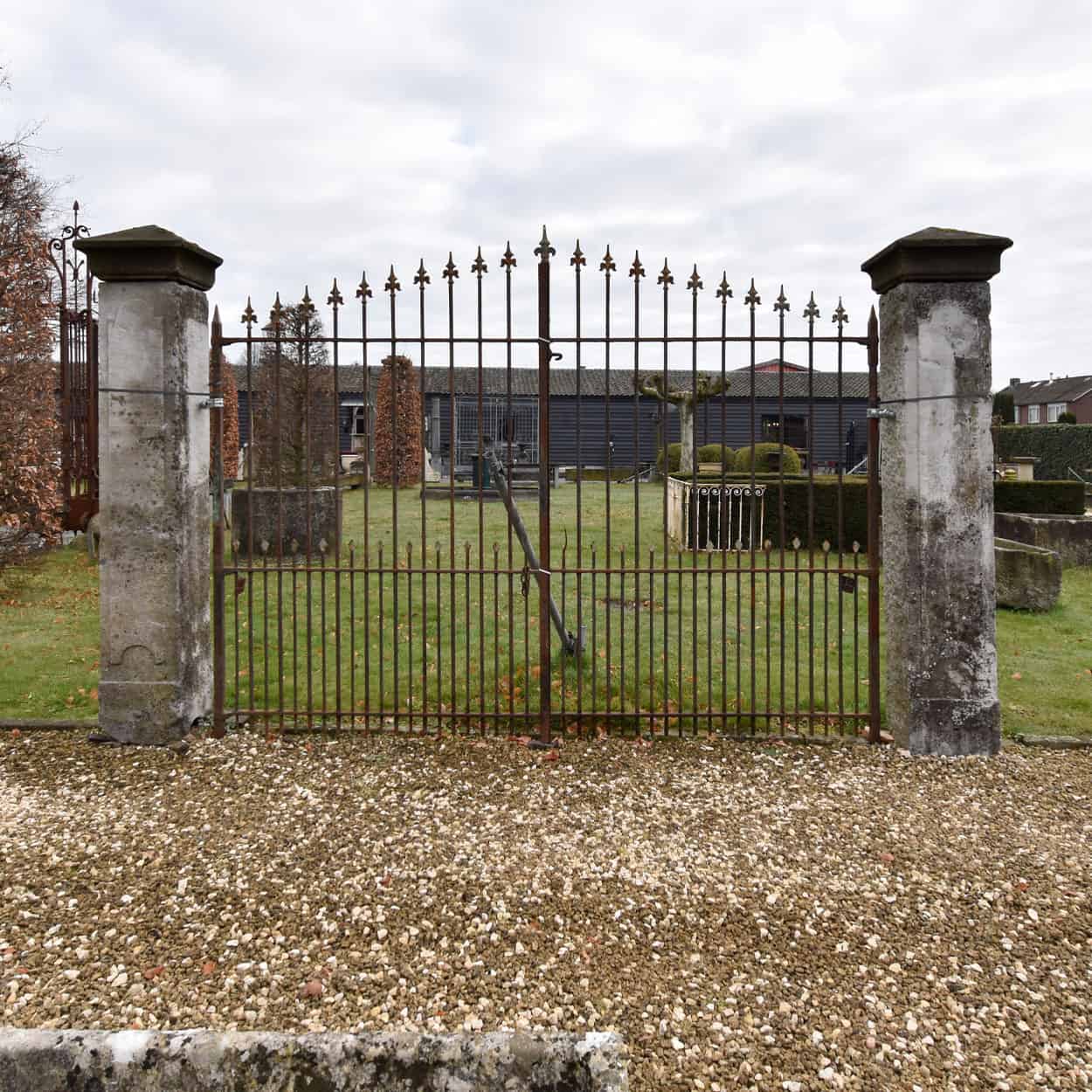 Zandstenen-poortpalen