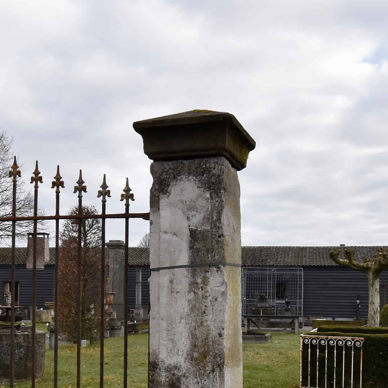 Zandstenen-poortpalen