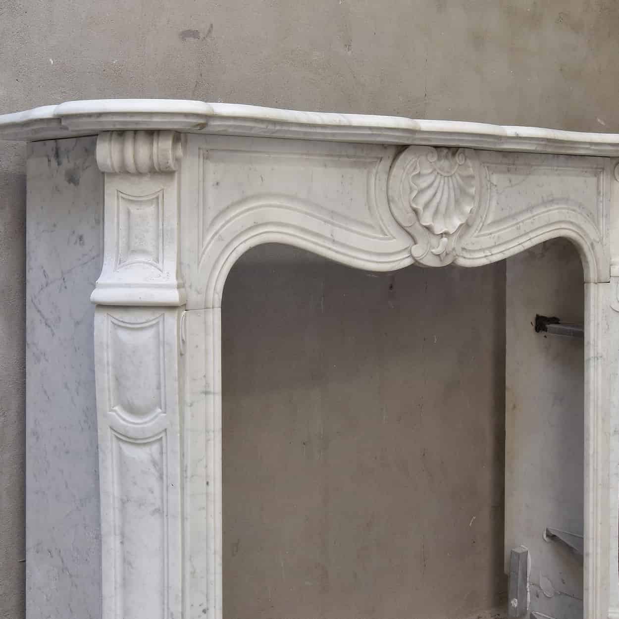 Antieke-Louis-XV-marmeren-ombouwschouw