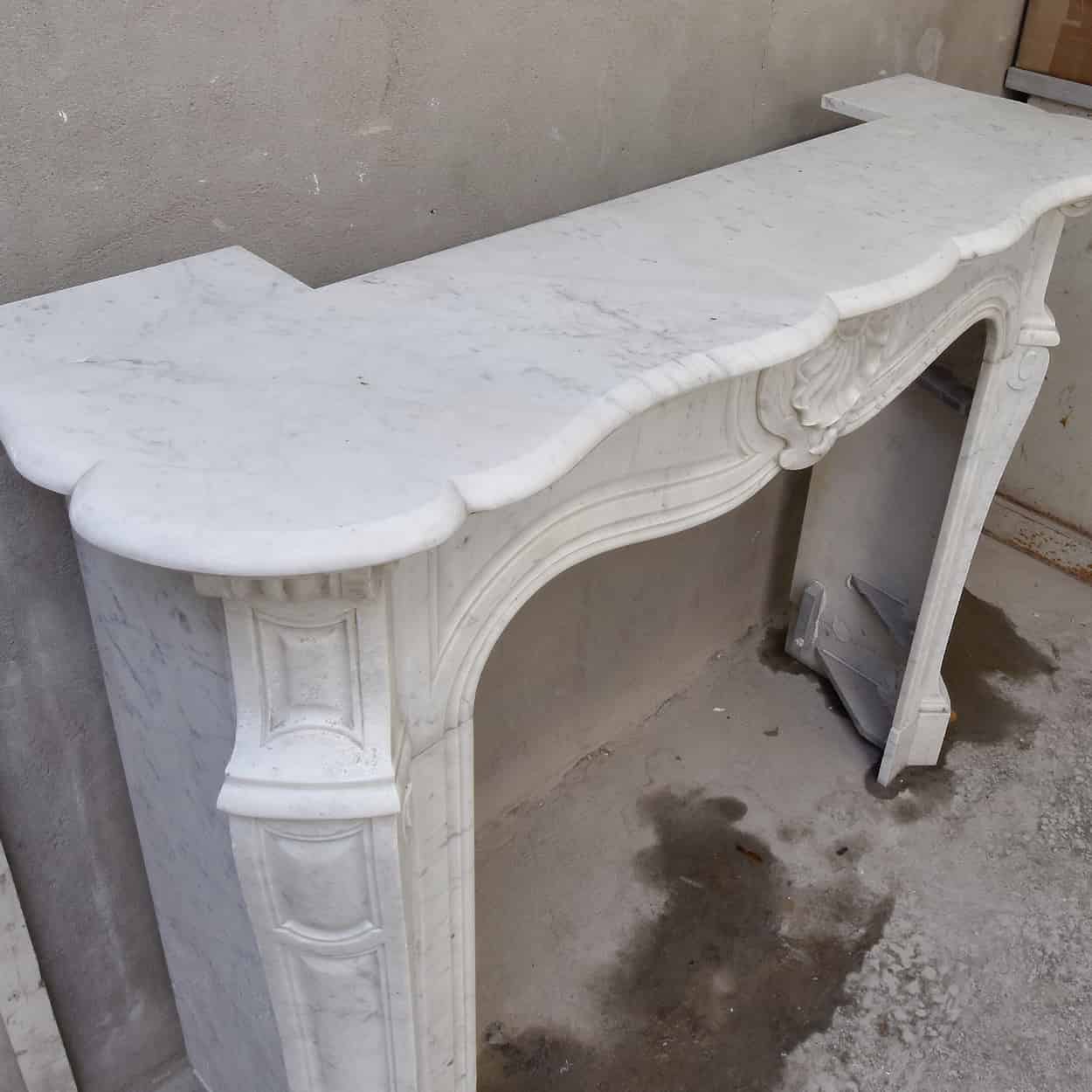 Antieke-Louis-XV-marmeren-ombouwschouw