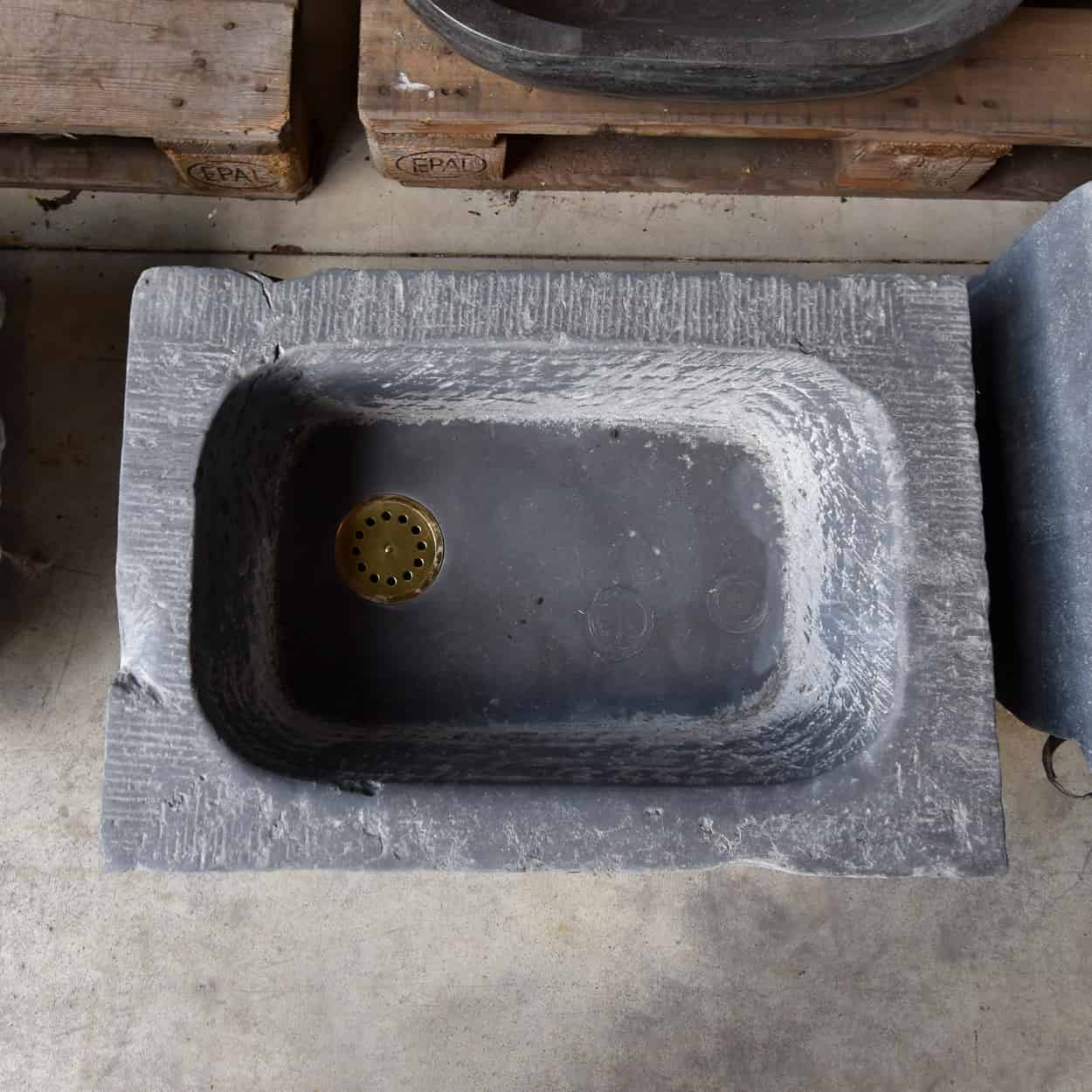 Belgisch-hardstenen-trog