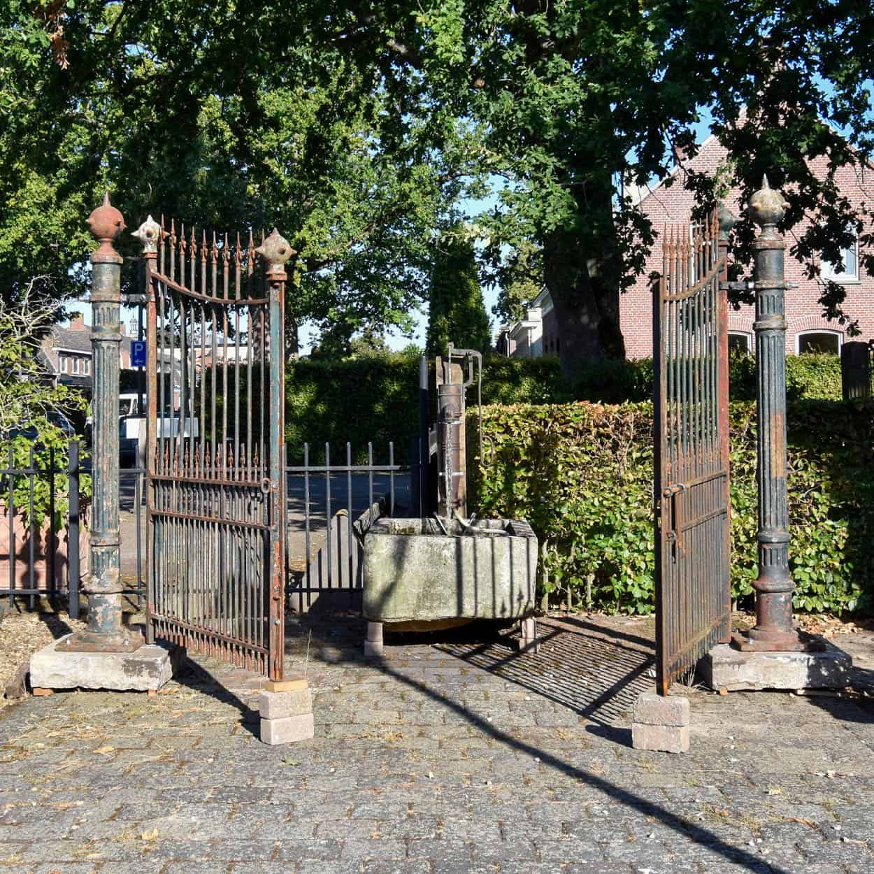 IJzeren-poort-met-palen