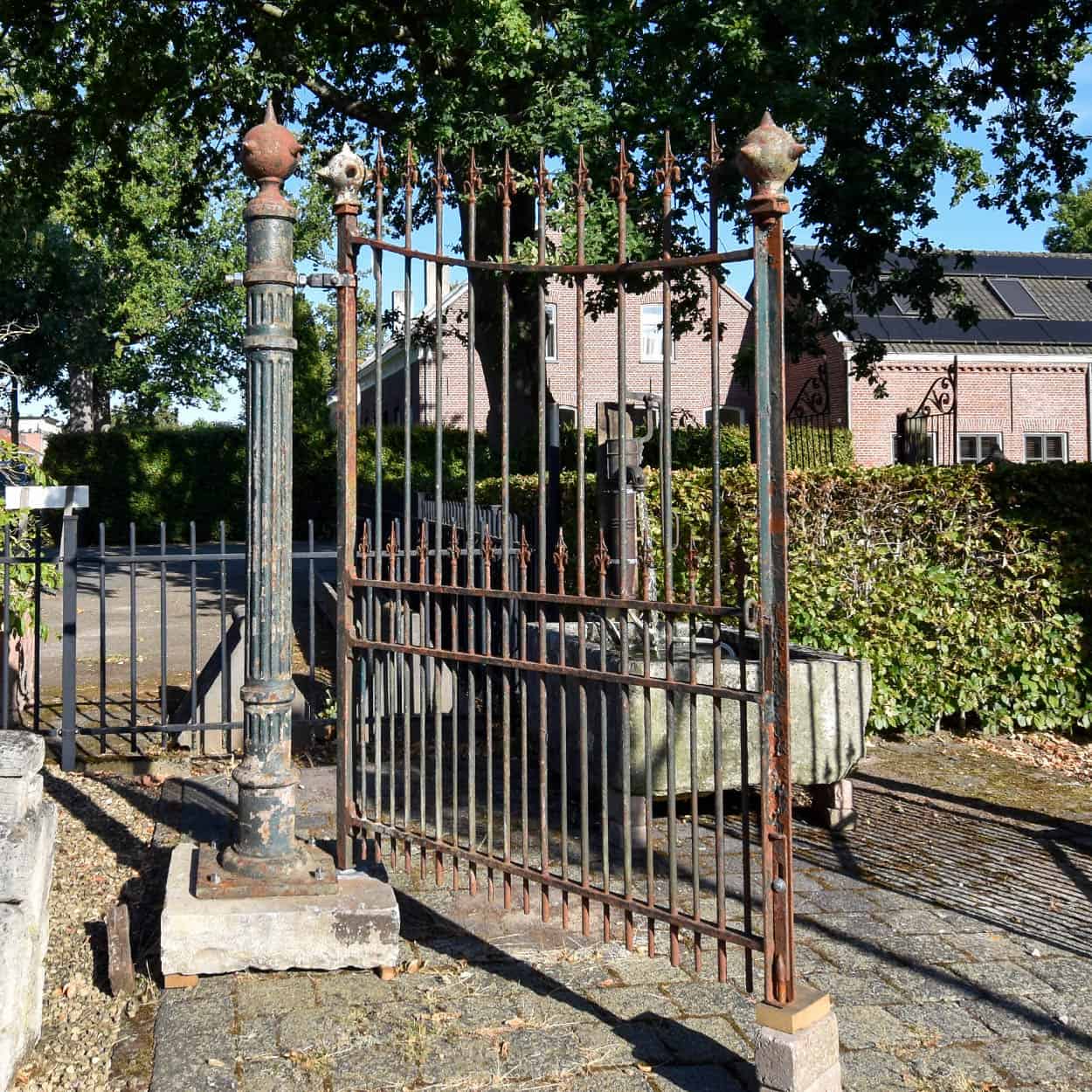 IJzeren-poort-met-palen