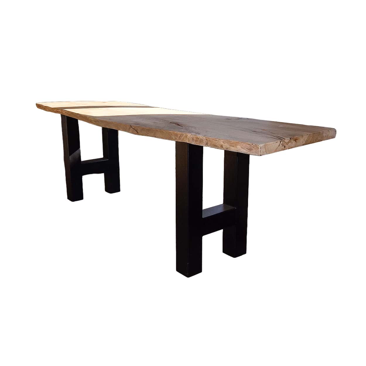 Houten-tafel-met-ijzeren-onderstel