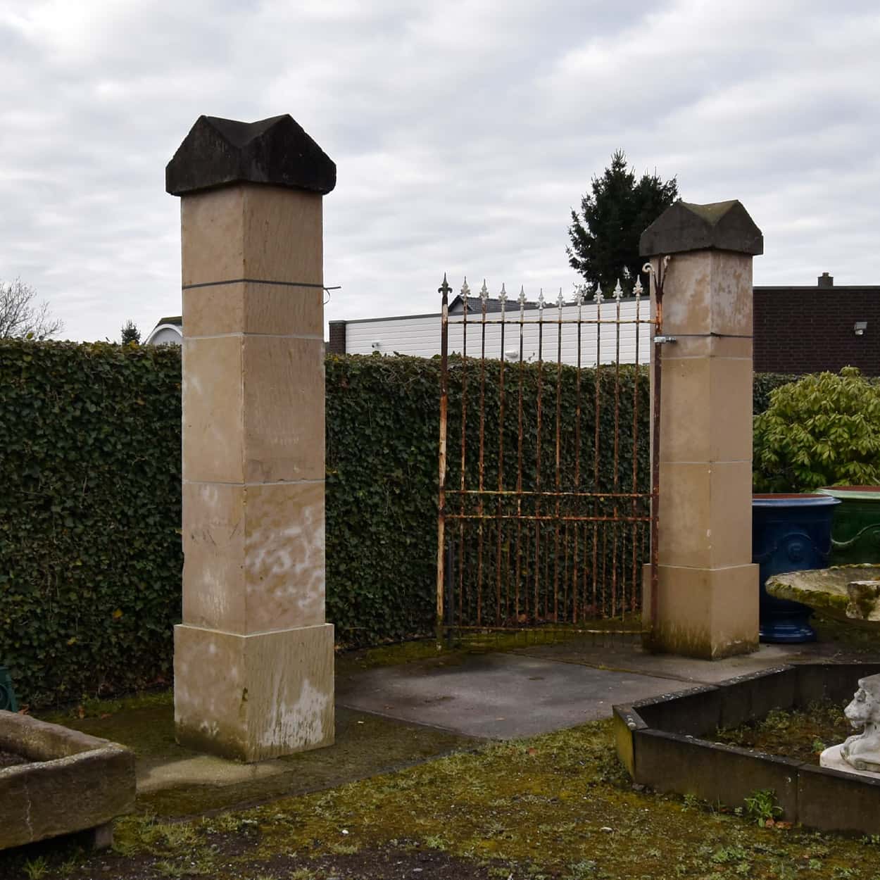 Zandstenen-poortpalen