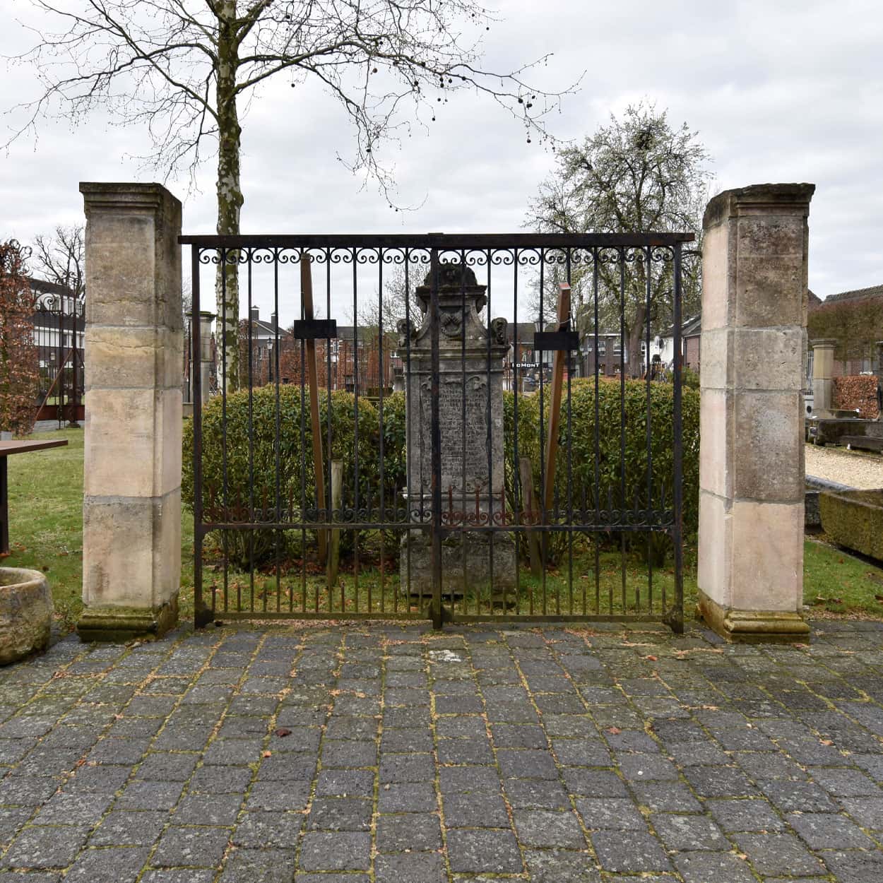 Zandstenen-poortpalen