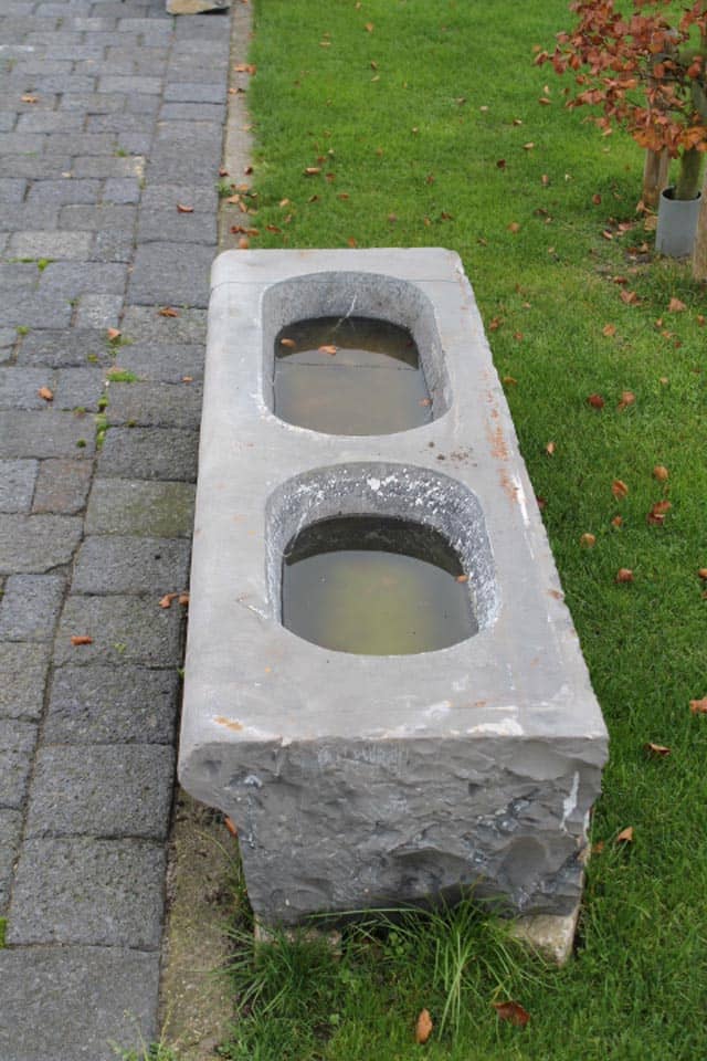 Antieke-Belgisch-hardstenen-trog