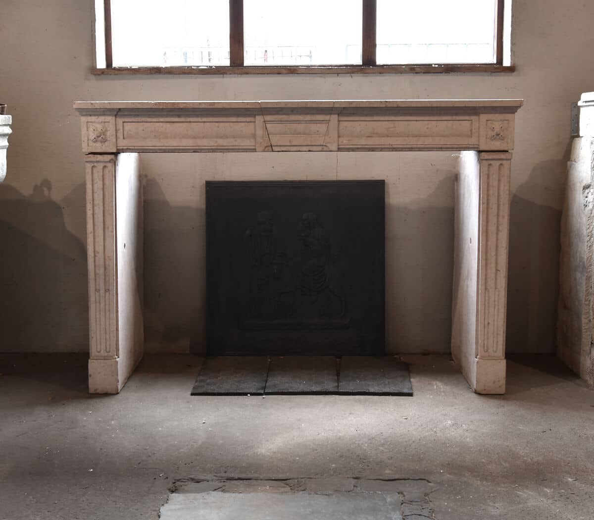 Antieke-marmerstenen-voorzetschouw