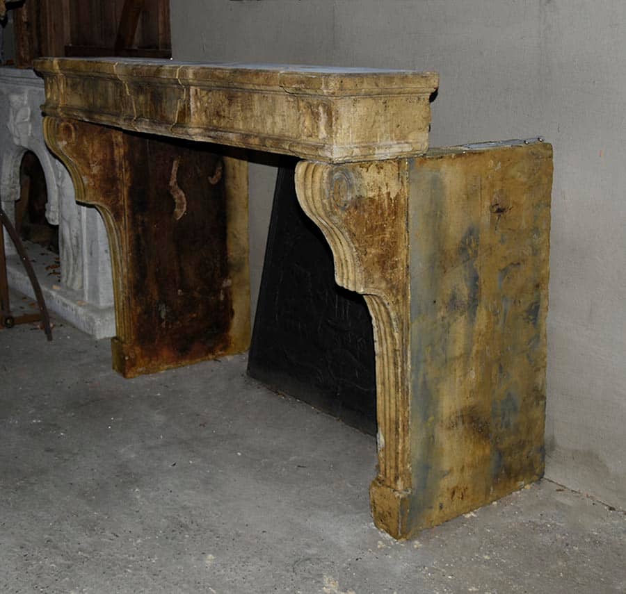 Antieke-zandstenen-voorzetschouw