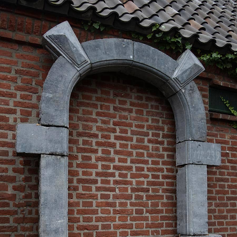 Belgisch-hardstenen-portiek