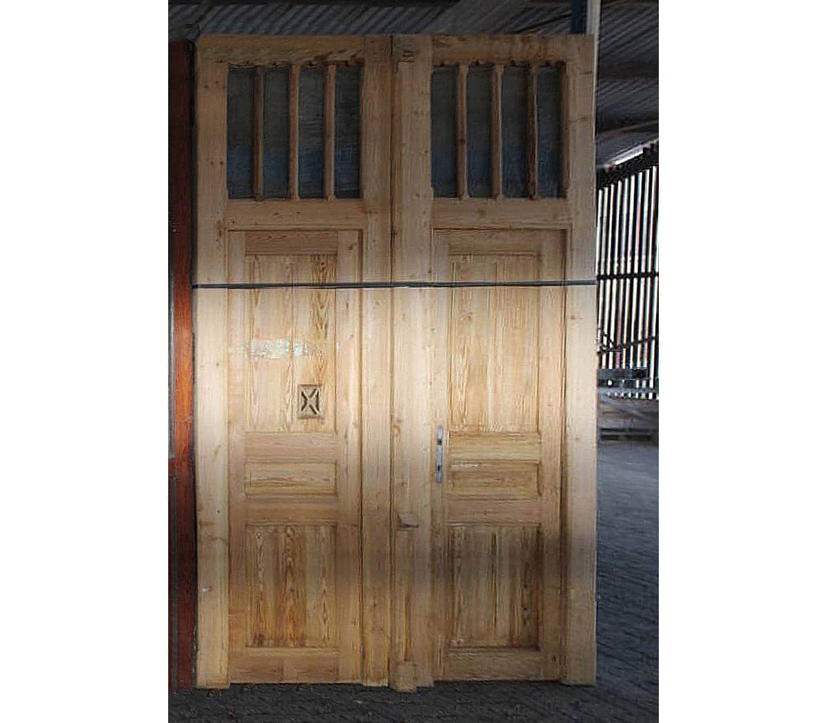 Dubbele-geloogde-grenen-deuren