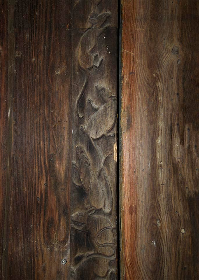 Dubbele-grenen-deur-met-kozijn