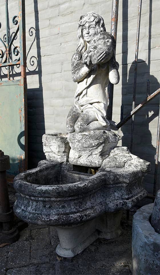 Fontein-vrouw-met-kruik