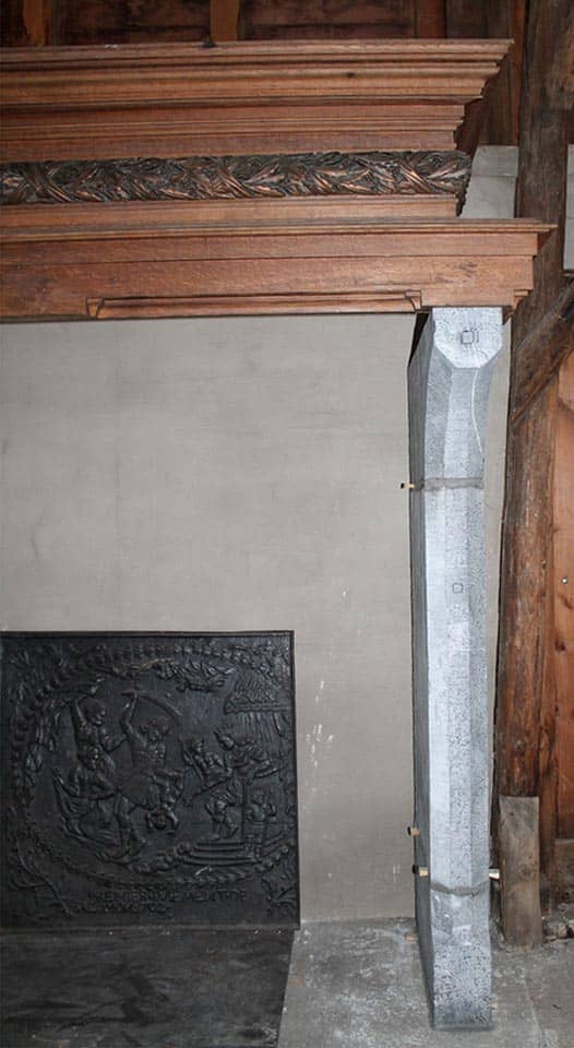 Hardstenen-schouw-met-houten-kap