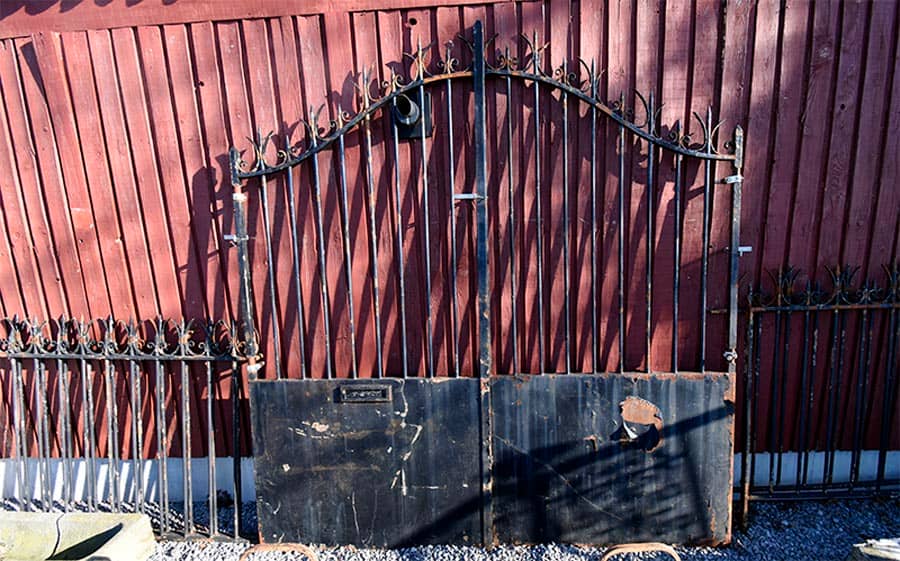 Oude-Dubbele-Poort-met-Hekwerk