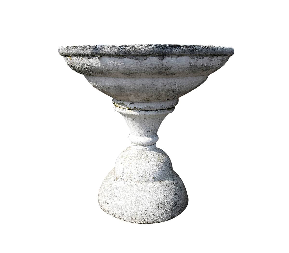 Stenen-schaal-op-sokkel