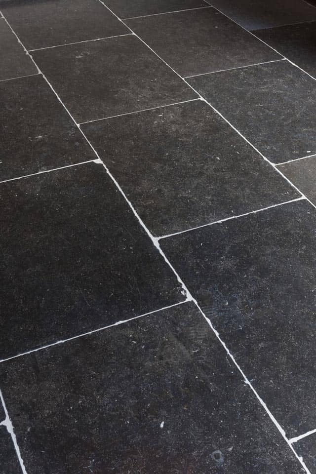 Verouderd-Belgisch-hardsteen-Arduin