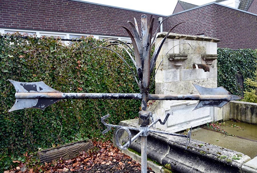 Zonnewijzer-op-sokkel