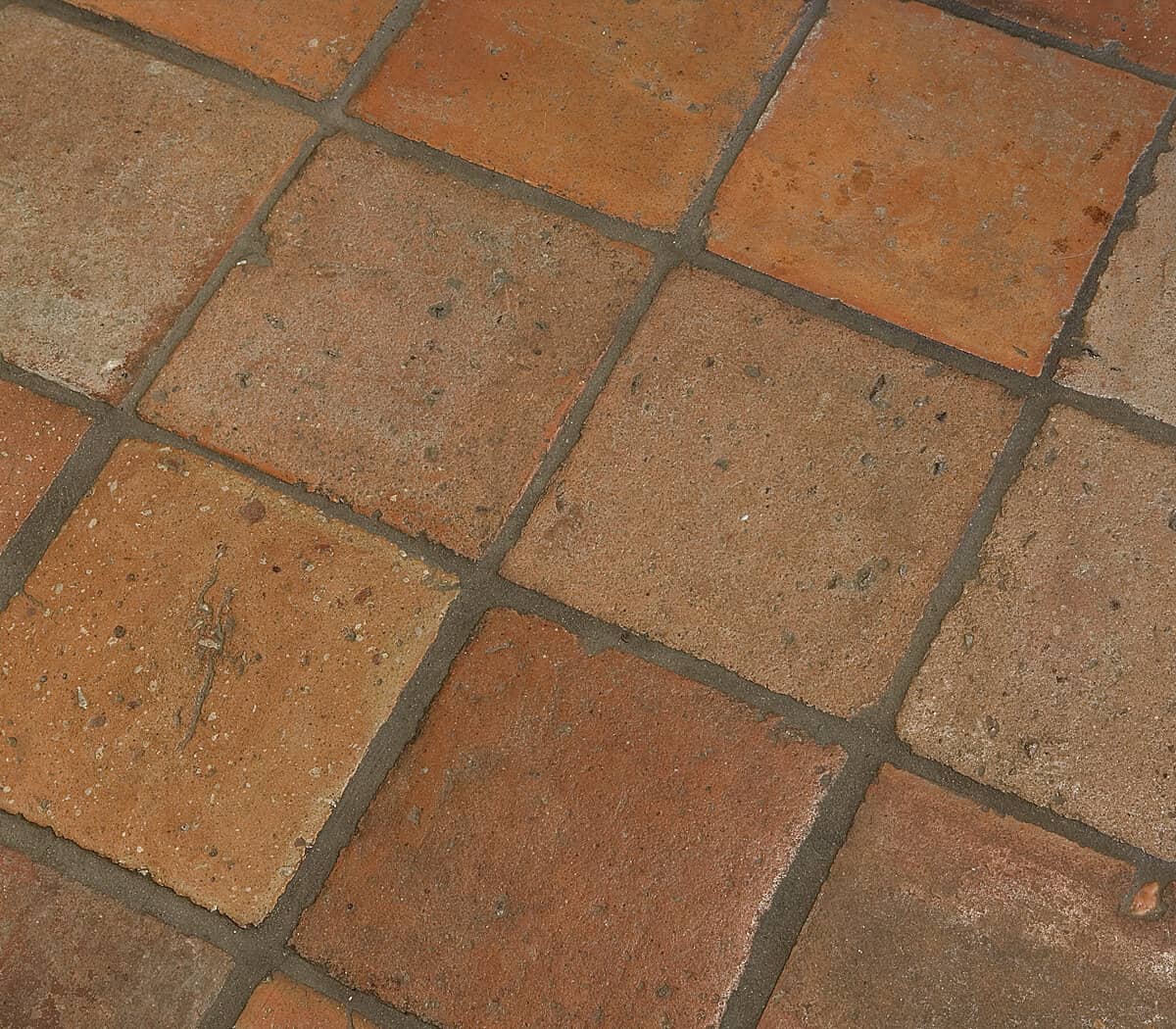 antieke-plavuizen-estriken-zalm-terracotta