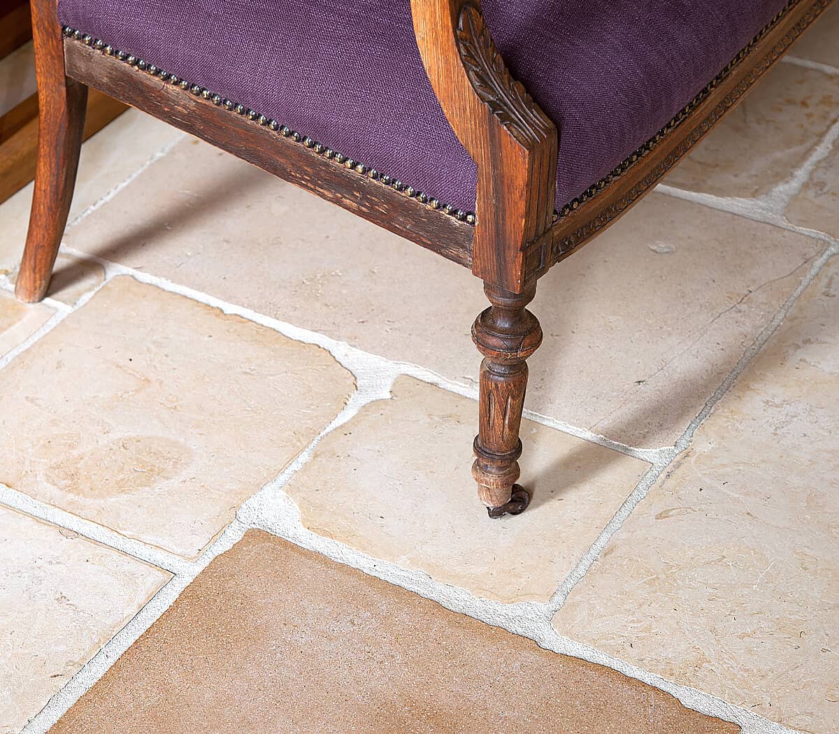 bankje-op-antieke-bourgondische-dallen