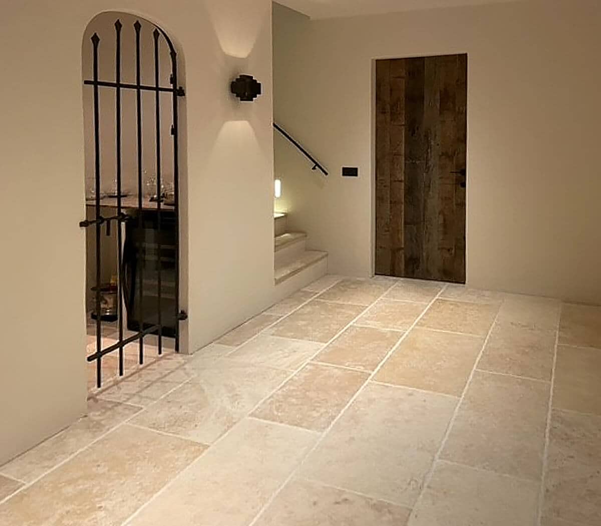 creme-verouderde-bourgondische-dallen-op-banen