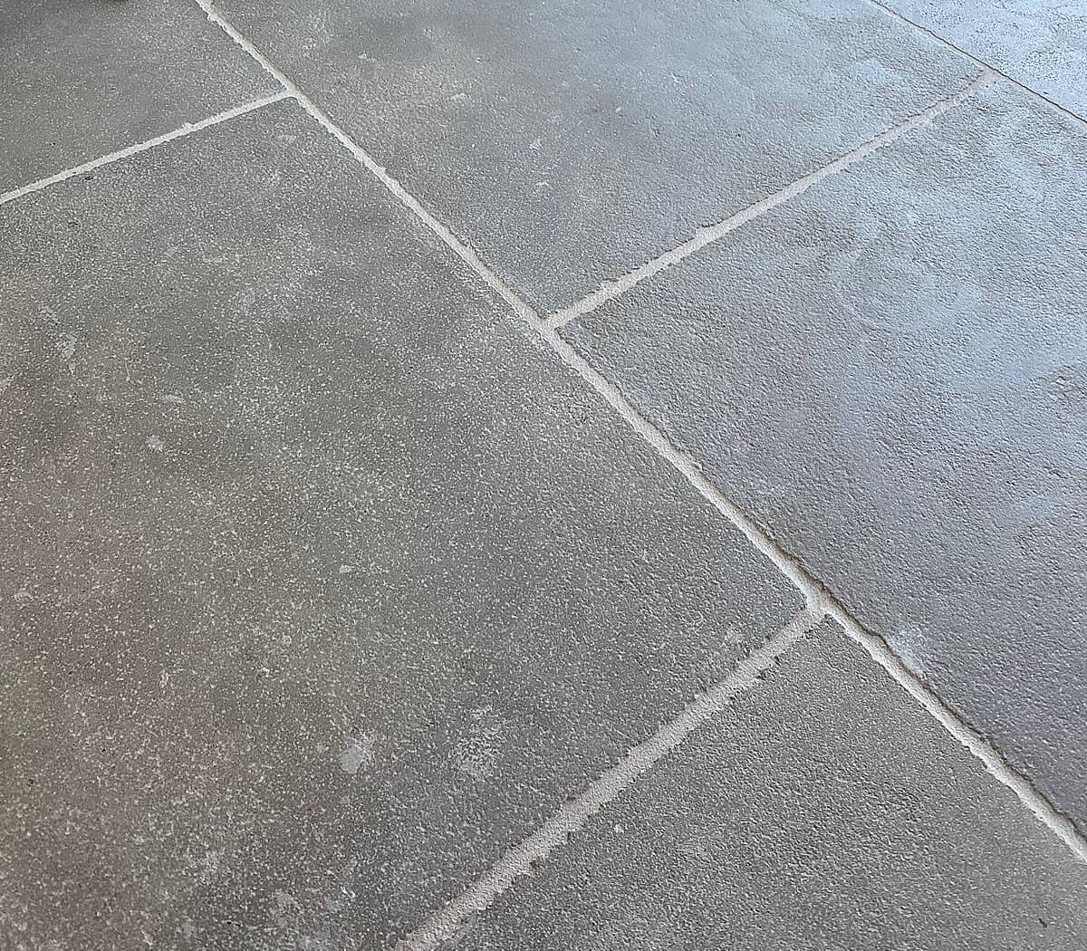 grijze-rustieke-dallen-op-banen-verouderd