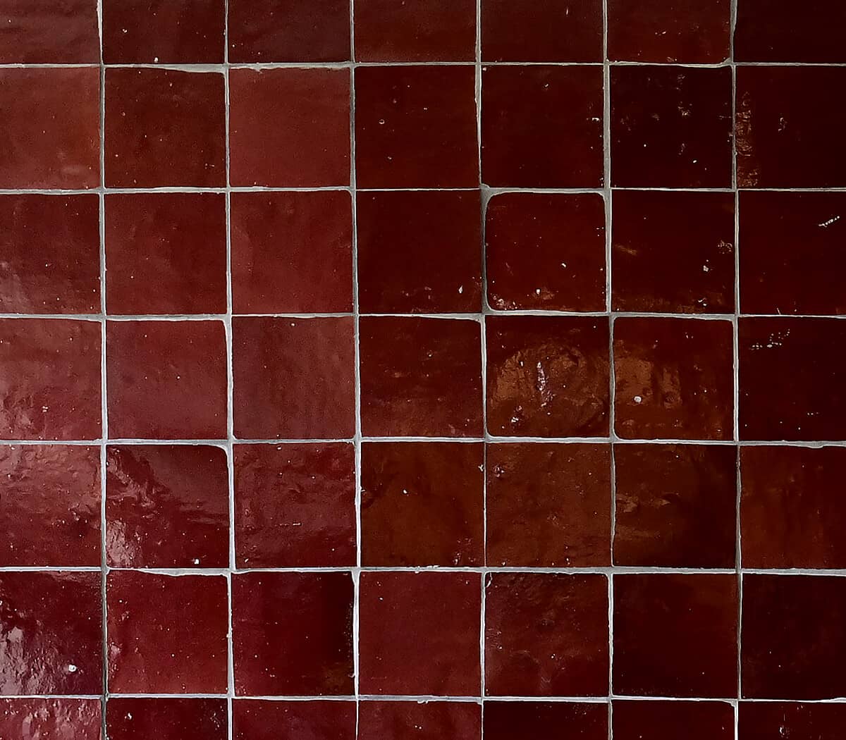 handgevormde-ambachtelijke-rode-zelliges