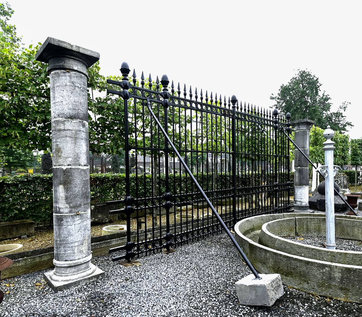 Grote-poort-met-arduin-poortpalen