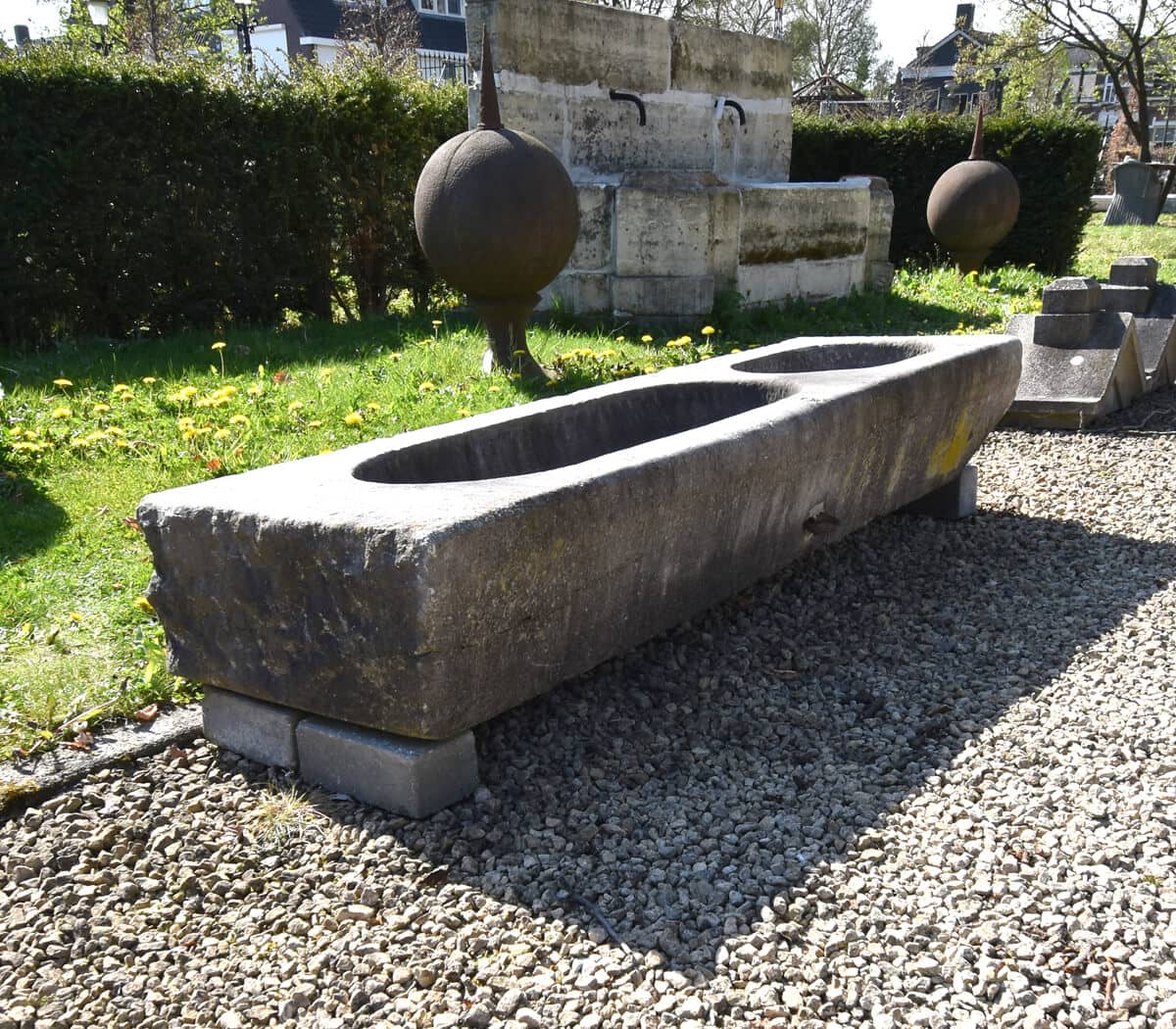 belgisch-hardstenen-trog