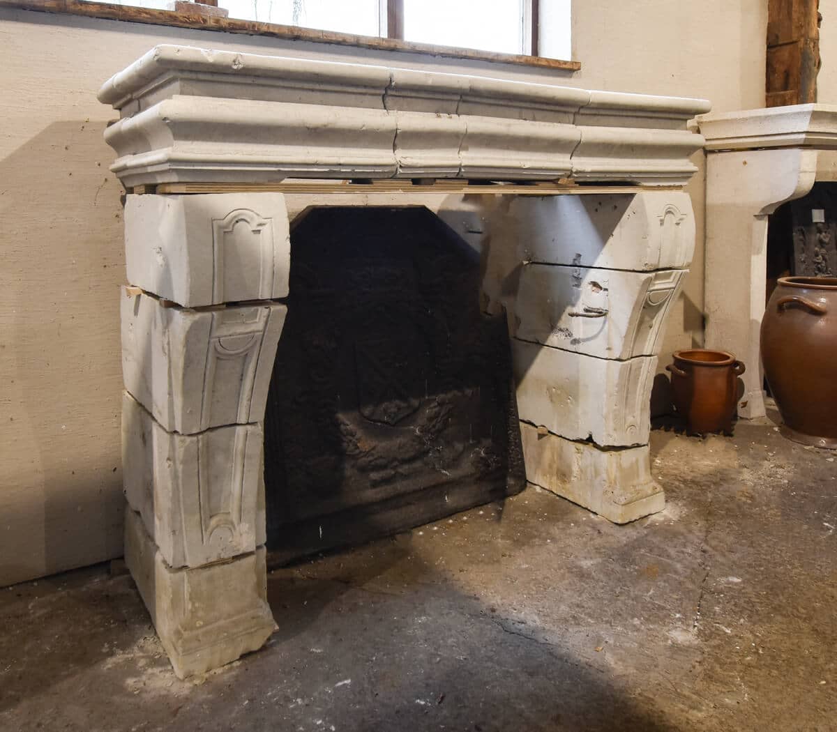 antieke-zandstenen-ombouwschouw