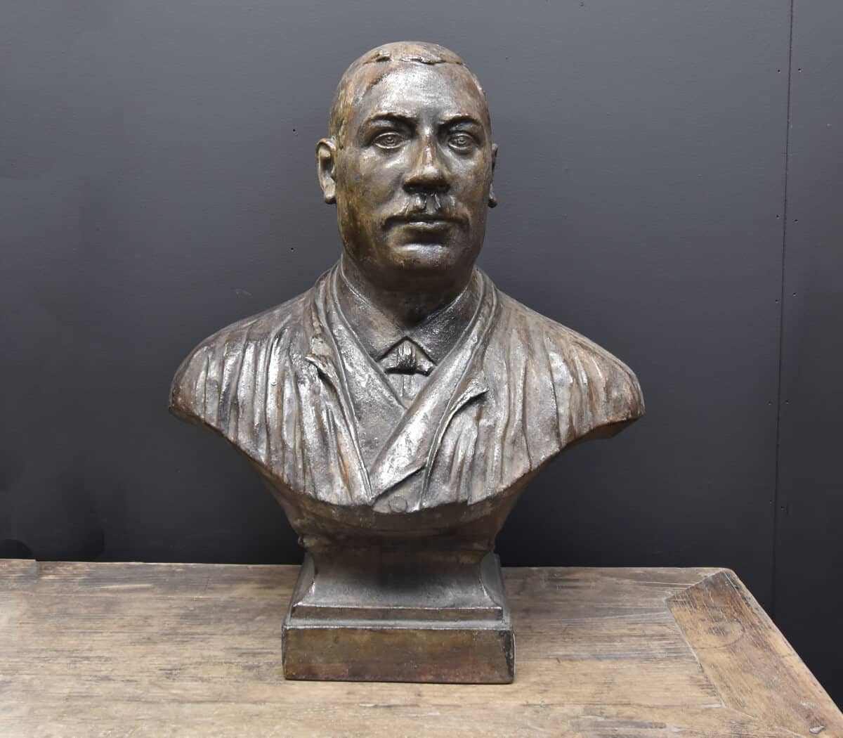 ijzeren-buste