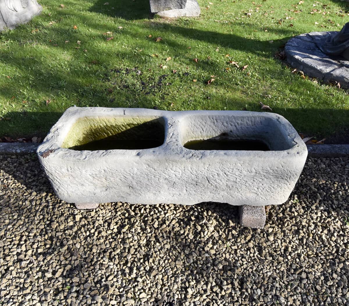 Hardstenen-trog