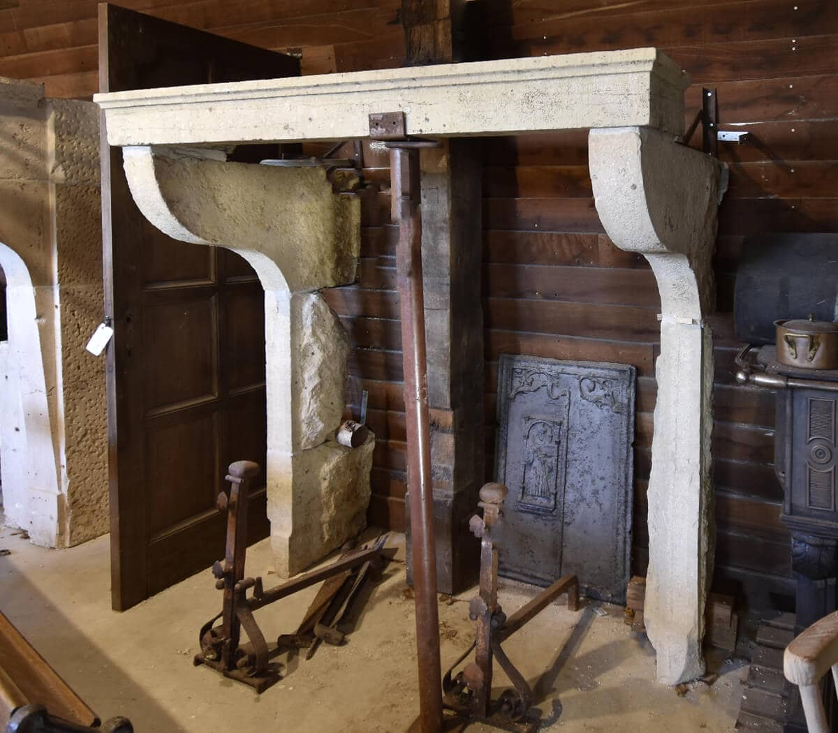 Zandstenen-voorzetschouw