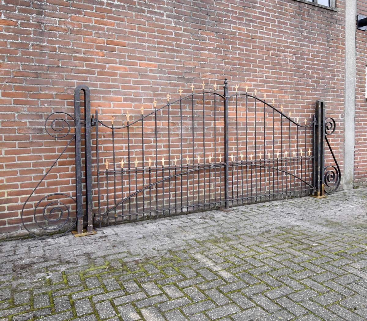 Dubbele-poort-met-poortpalen