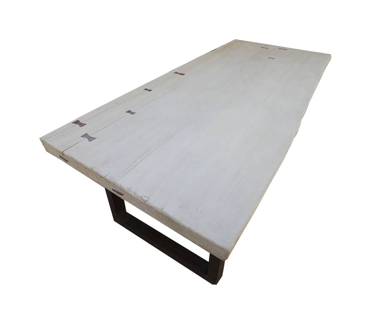 Eettafel-met-ijzeren-onderstel