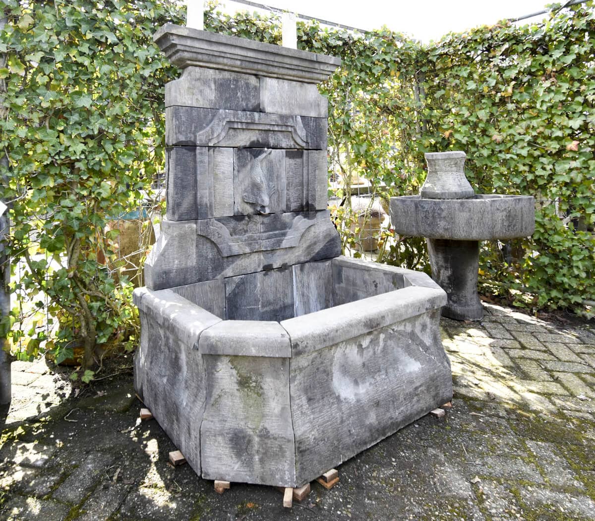 Natuurstenen-wandfontein