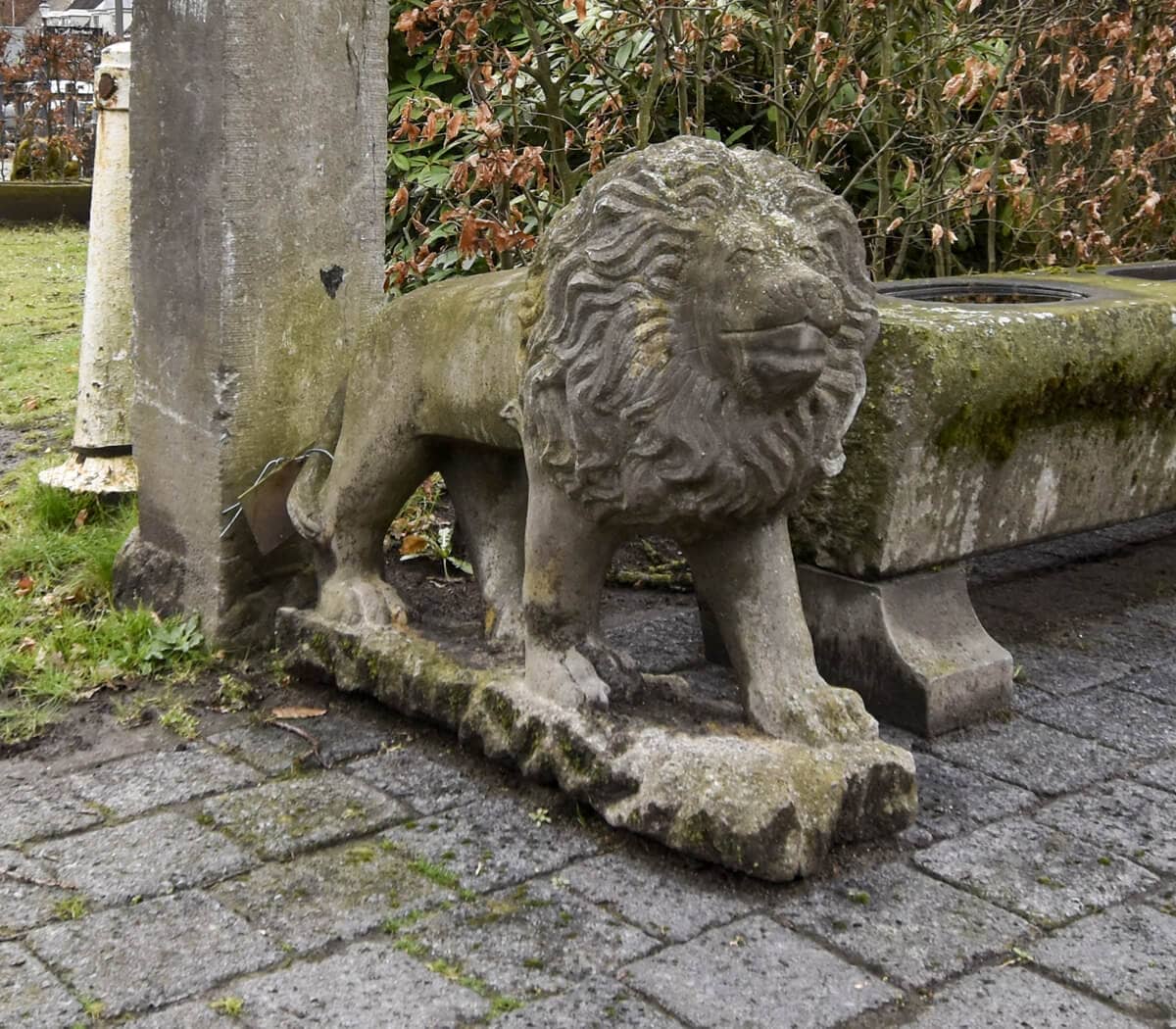 Set-van-twee-stenen-leeuwen