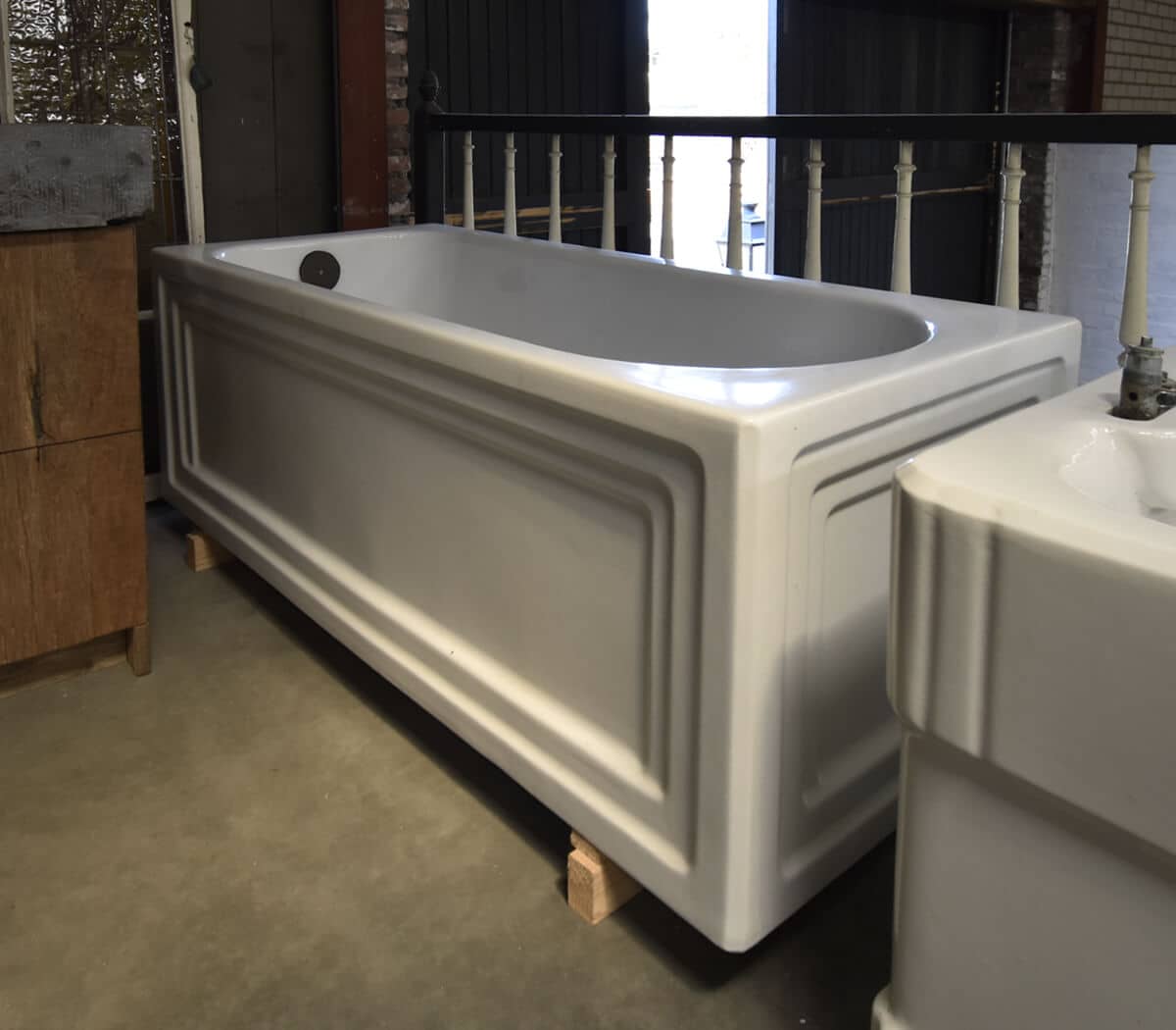Oud-emaille-vrijstaand-bad
