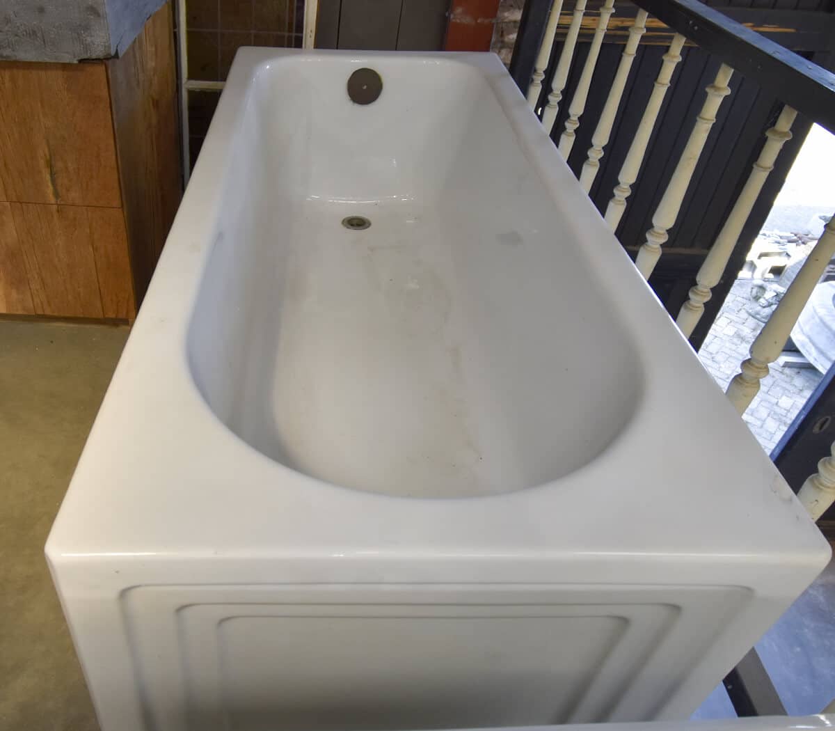 Oud-emaille-vrijstaand-bad